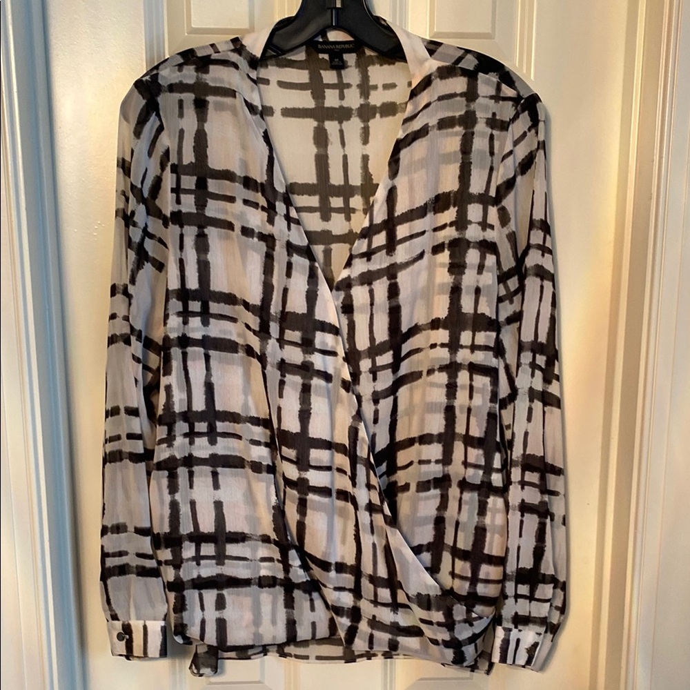 Banana Republic White and Black Blouse with Mandarin Collar and Cuffed Sleeves